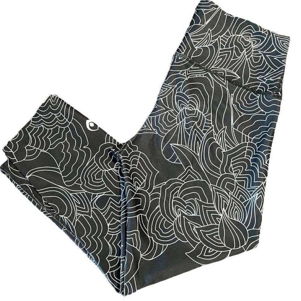 Inner Fire Apparel Crop Yoga Leggings Size 6 Black & White Floral Lotus Workout
